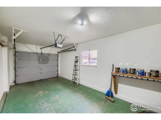 a view of a livingroom with furniture and a ceiling fan
