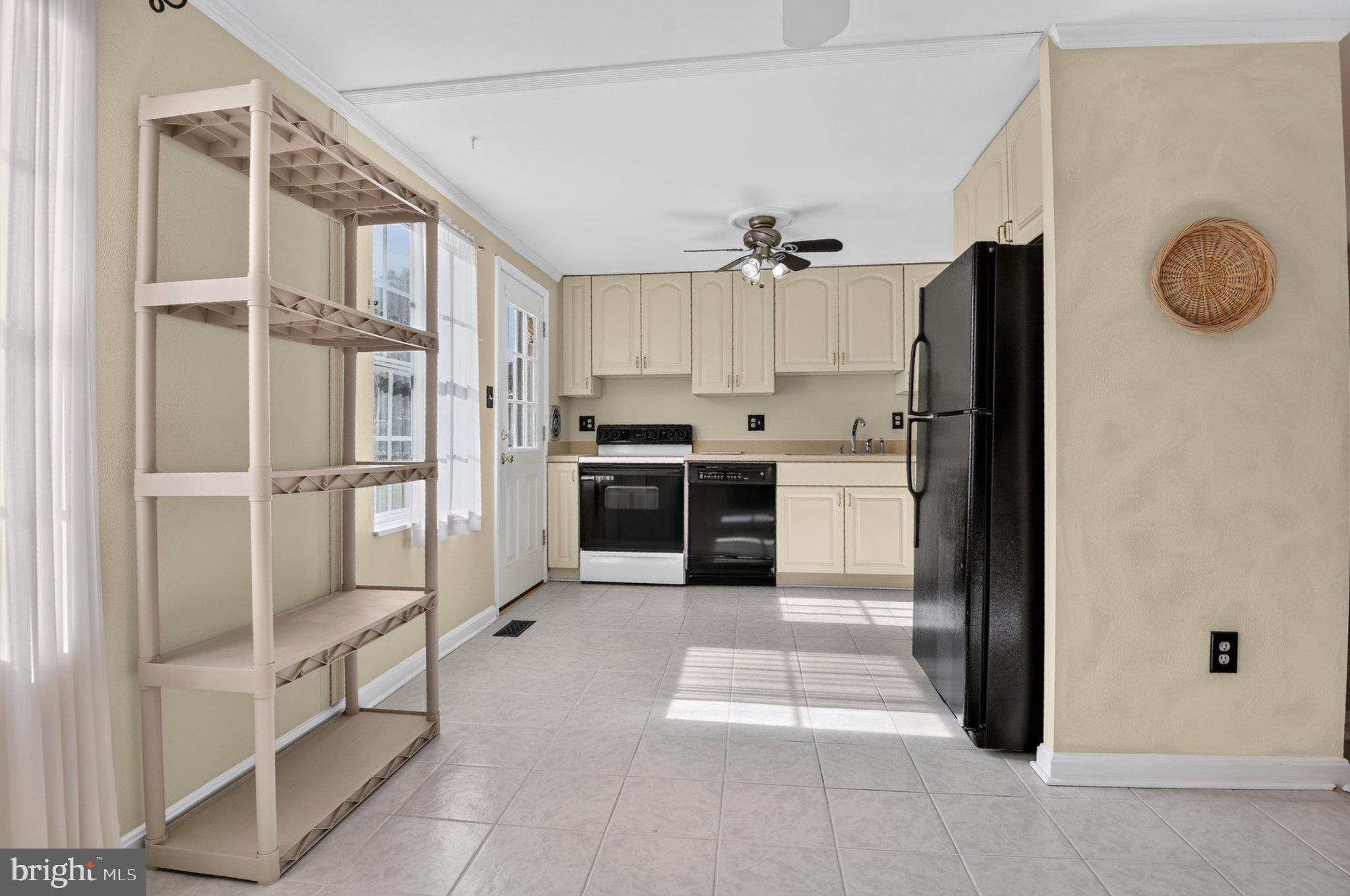 110 North Garfield Road Sterling, VA 20164 - Photo 11 of 33 Kitchen