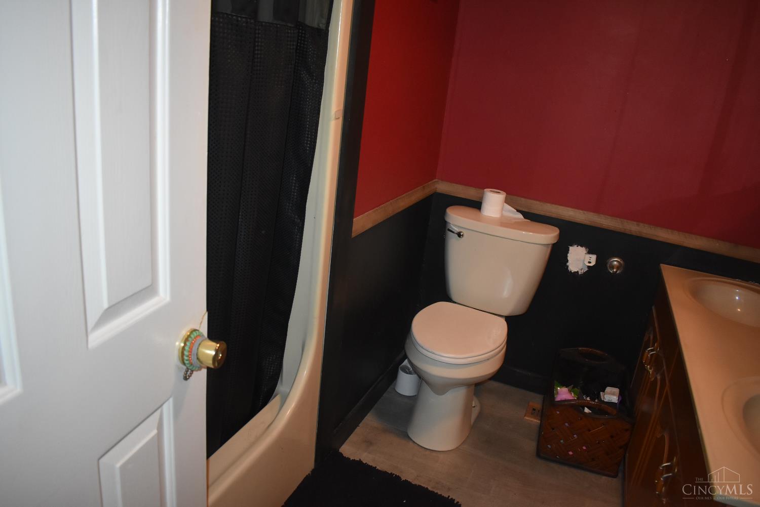 374 Exline Road Wellston, OH 45692 - Photo 26 of 33 Shower tub