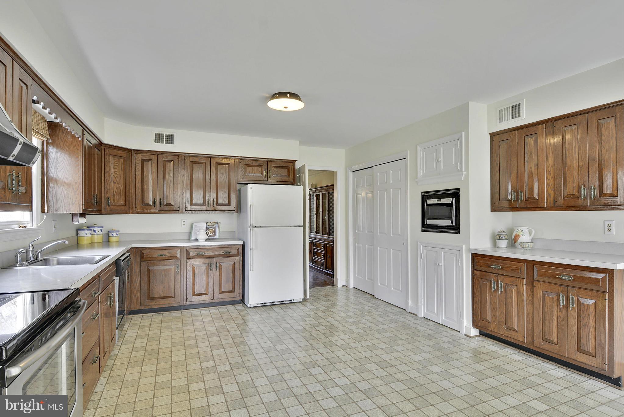 7000 Heatherhill Road Bethesda, MD 20817 - Photo 6 of 26 Kitchen