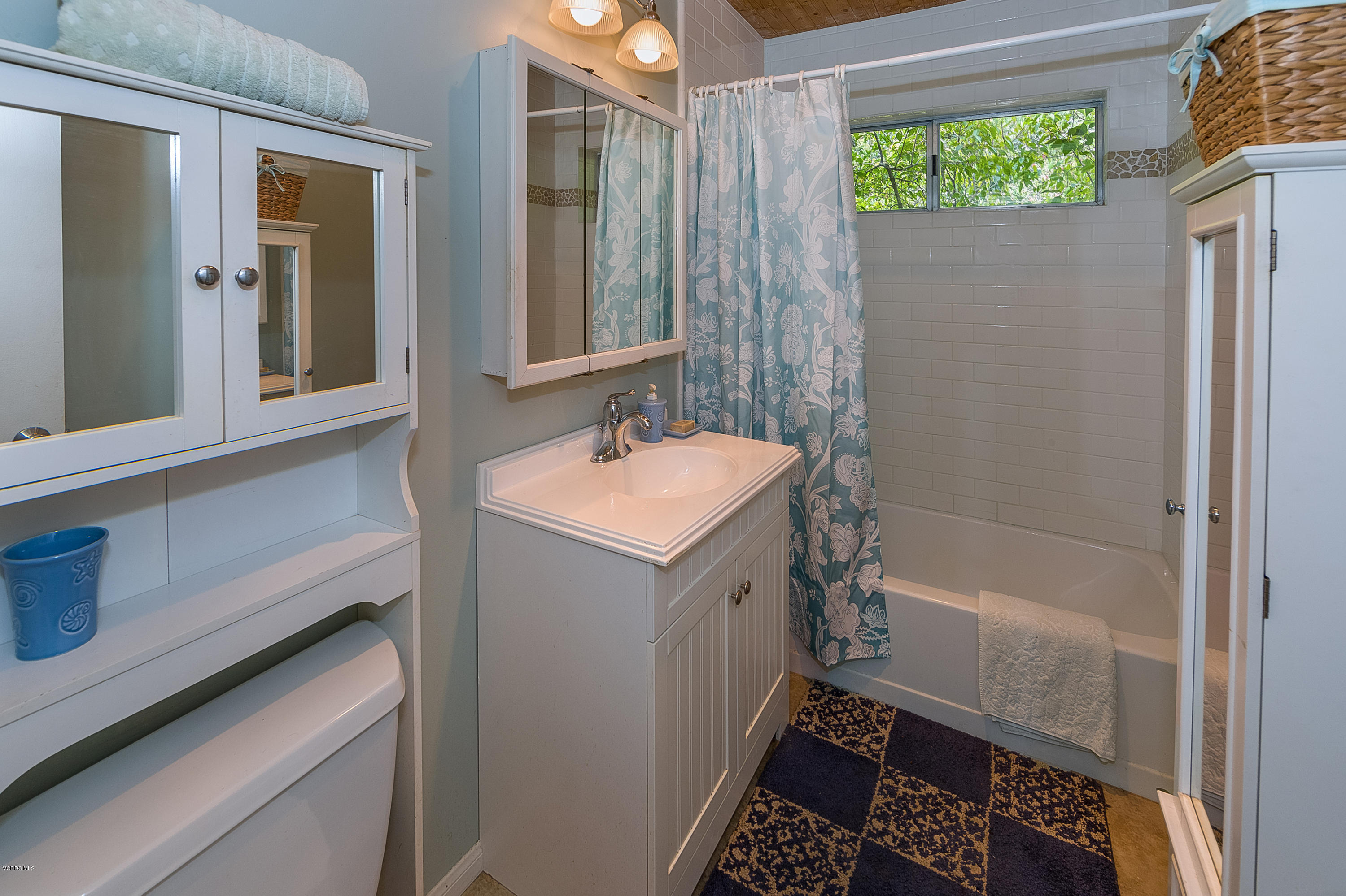 5859 Oak Knolls Road Simi Valley, CA 93063 - Photo 8 of 10 Bathroom