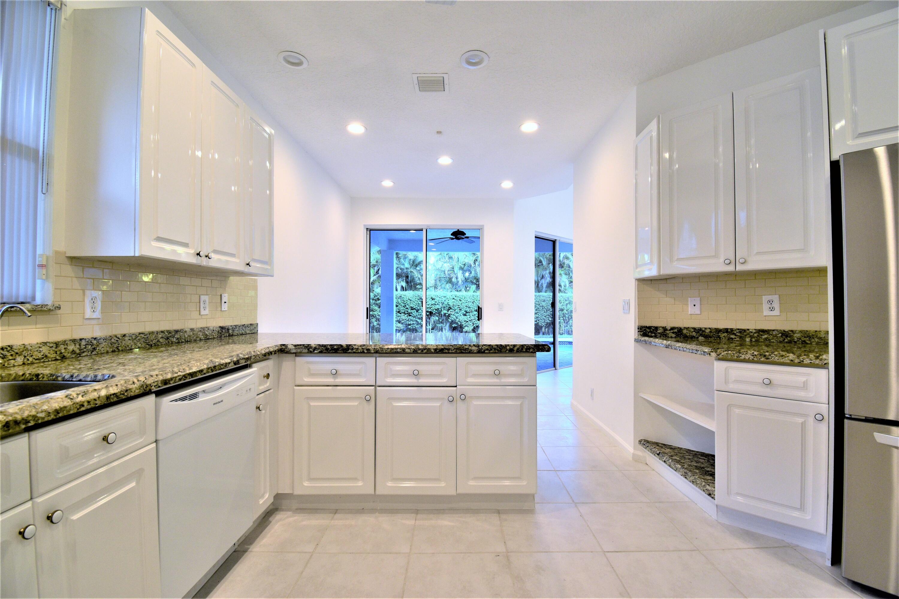 7670 La Corniche Circle Boca Raton, FL 33433 - Photo 22 of 64 DSC_0685