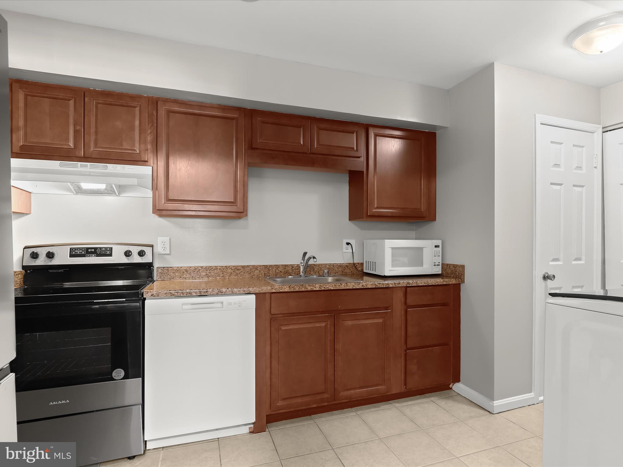 9075 North Laurel Road, Unit G Laurel, MD 20723 - Photo 11 of 28 Kitchen