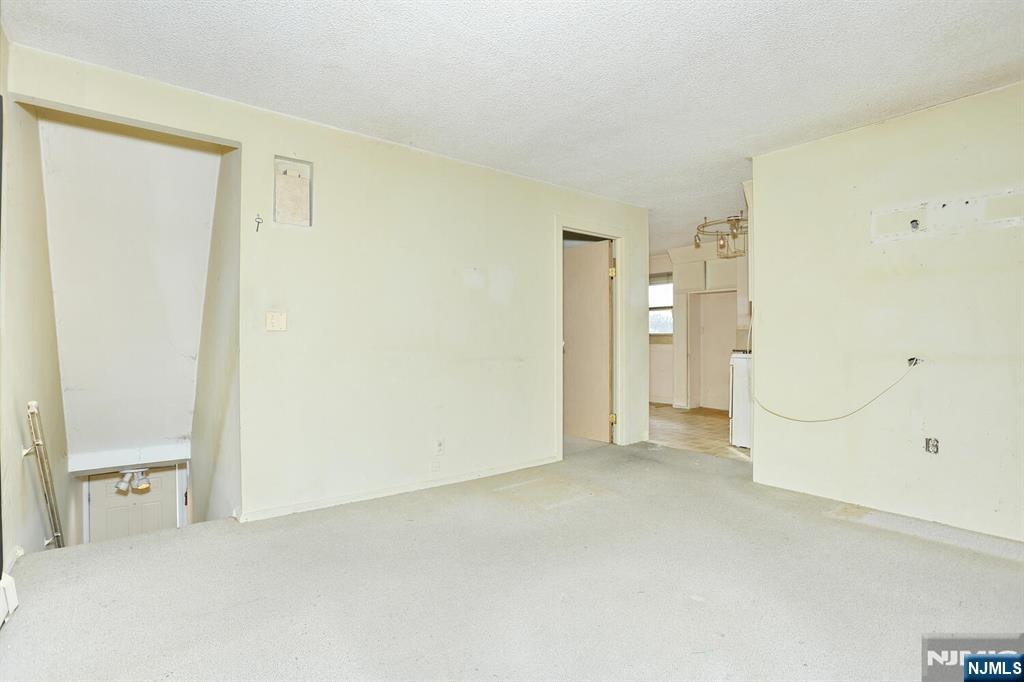 325 New Bridge Road Bergenfield, NJ 07621 - Photo 20 of 50 a view of an empty room