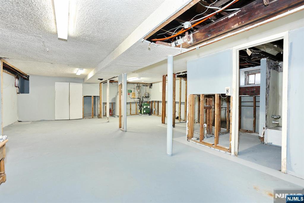 325 New Bridge Road Bergenfield, NJ 07621 - Photo 42 of 50 a view of an empty room