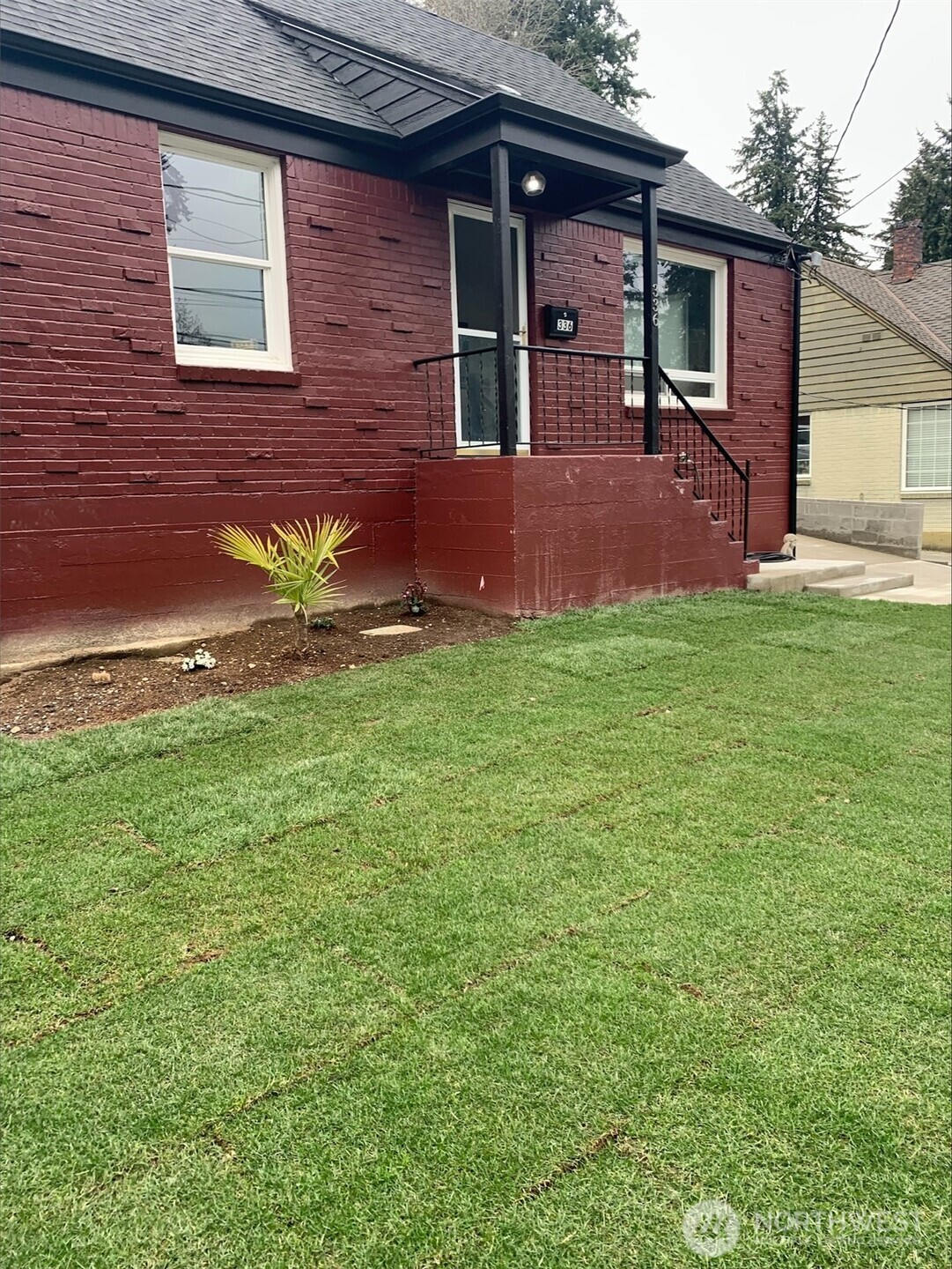 336 Harvard Avenue Fircrest, WA 98466 - Photo 2 of 17 a front view of a house with garden