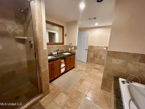 $2,745 | 2060 Beach Boulevard, Unit 901, Biloxi, MS 39531