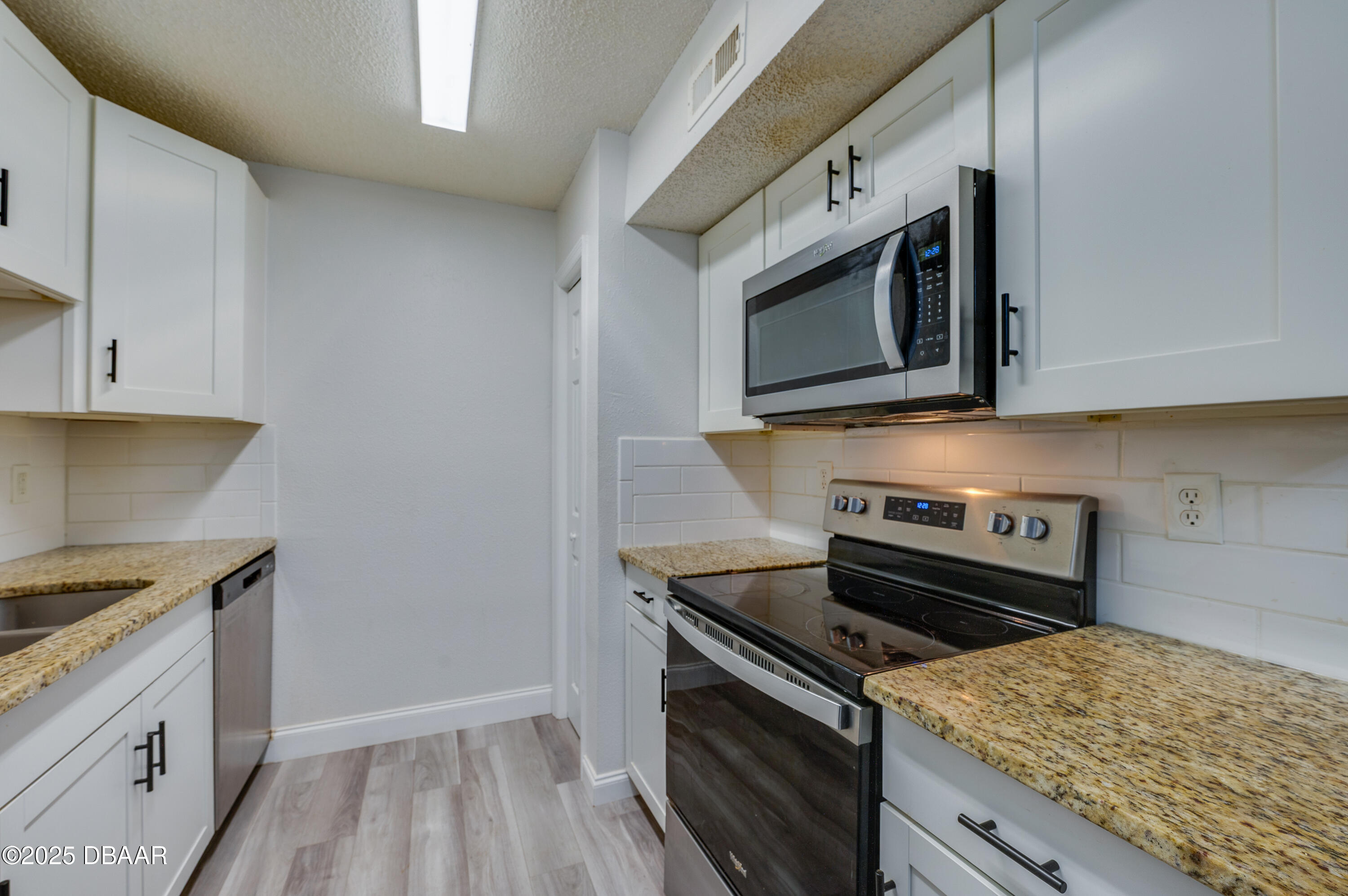 1600 Big Tree Road, Unit I3 Daytona Beach, FL 32119 - Photo 13 of 27 Kitchen