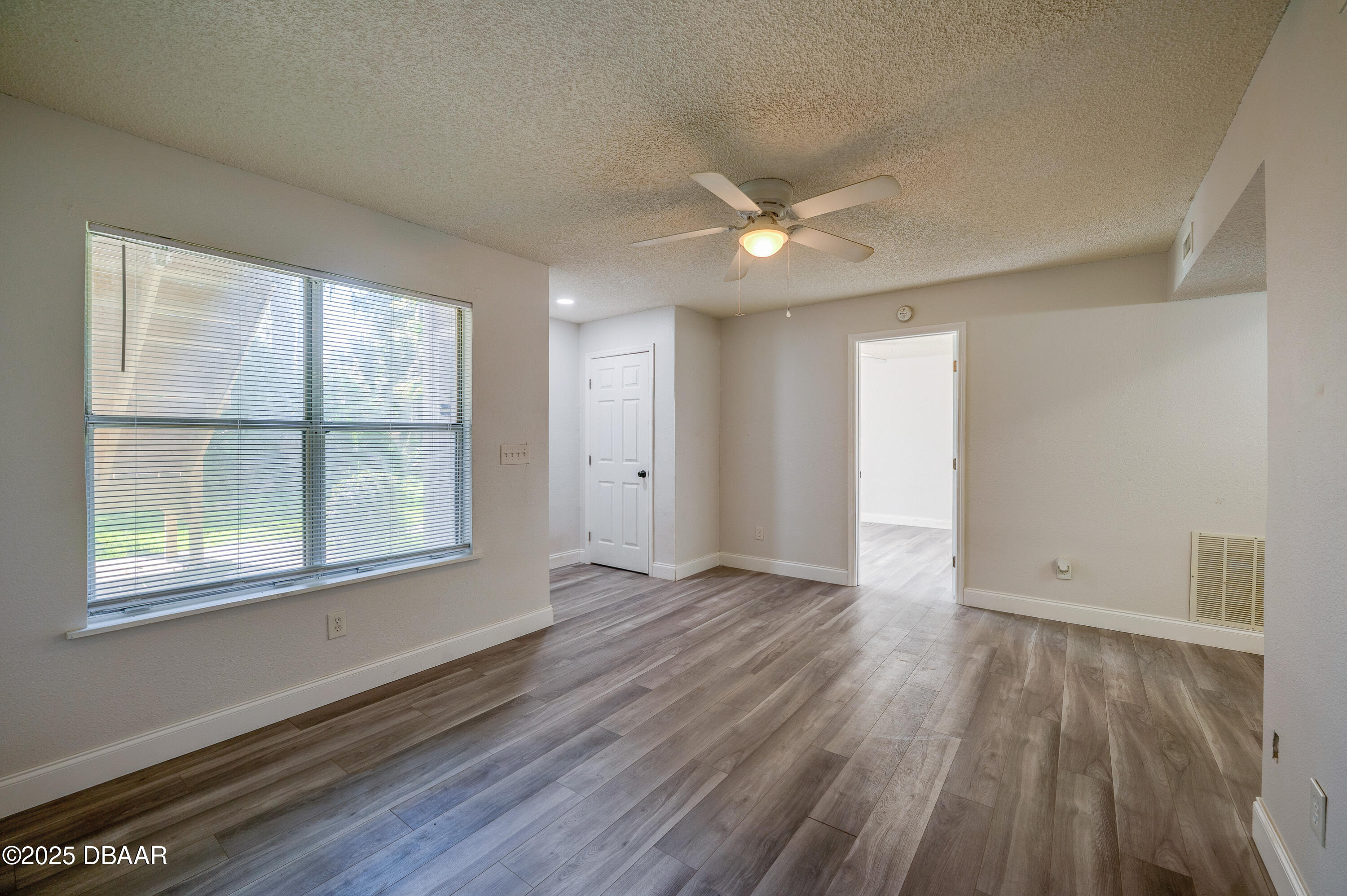 1600 Big Tree Road, Unit I3 Daytona Beach, FL 32119 - Photo 8 of 27 Living Room