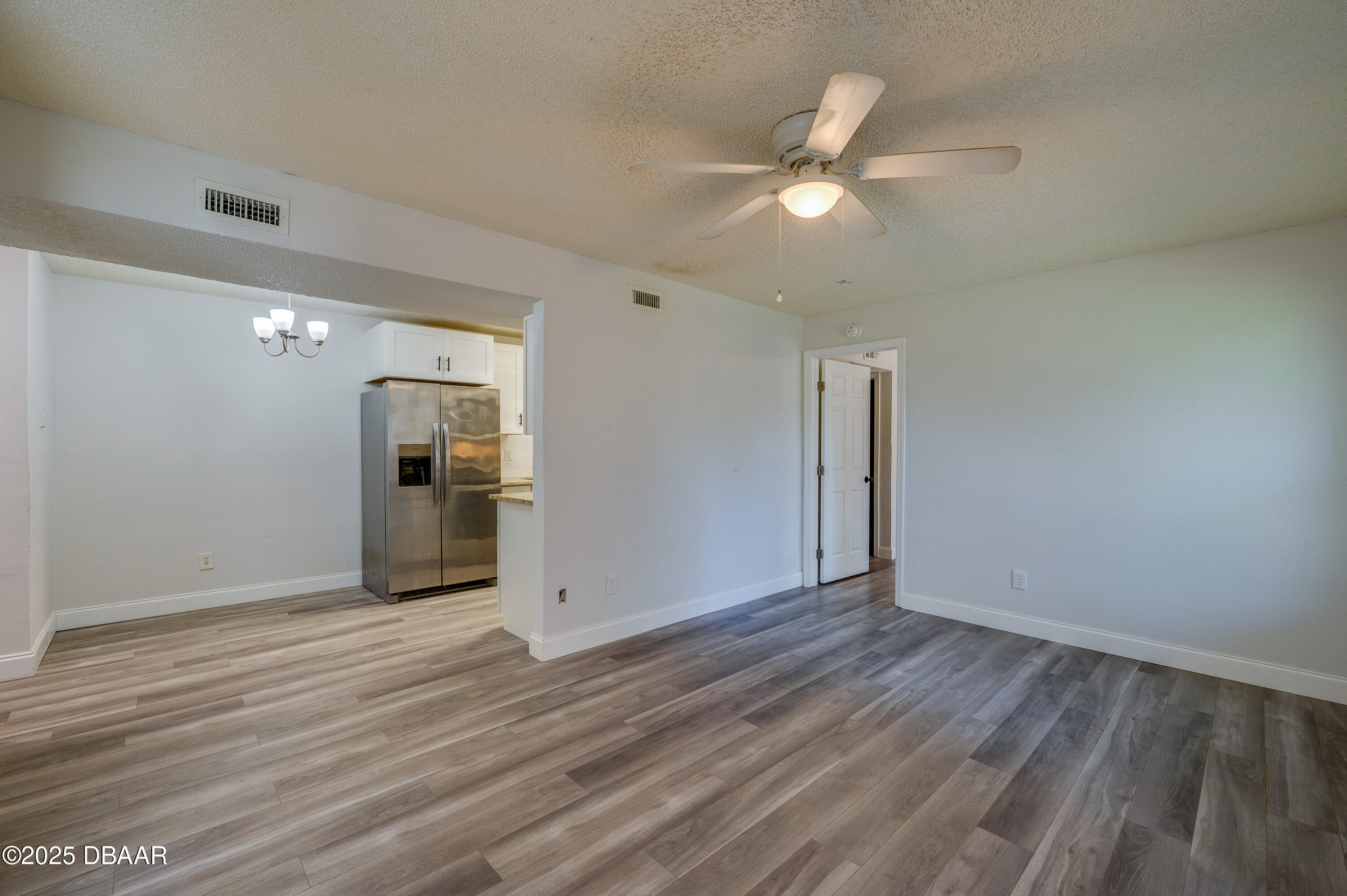 1600 Big Tree Road, Unit I3 Daytona Beach, FL 32119 - Photo 10 of 27 Living Room