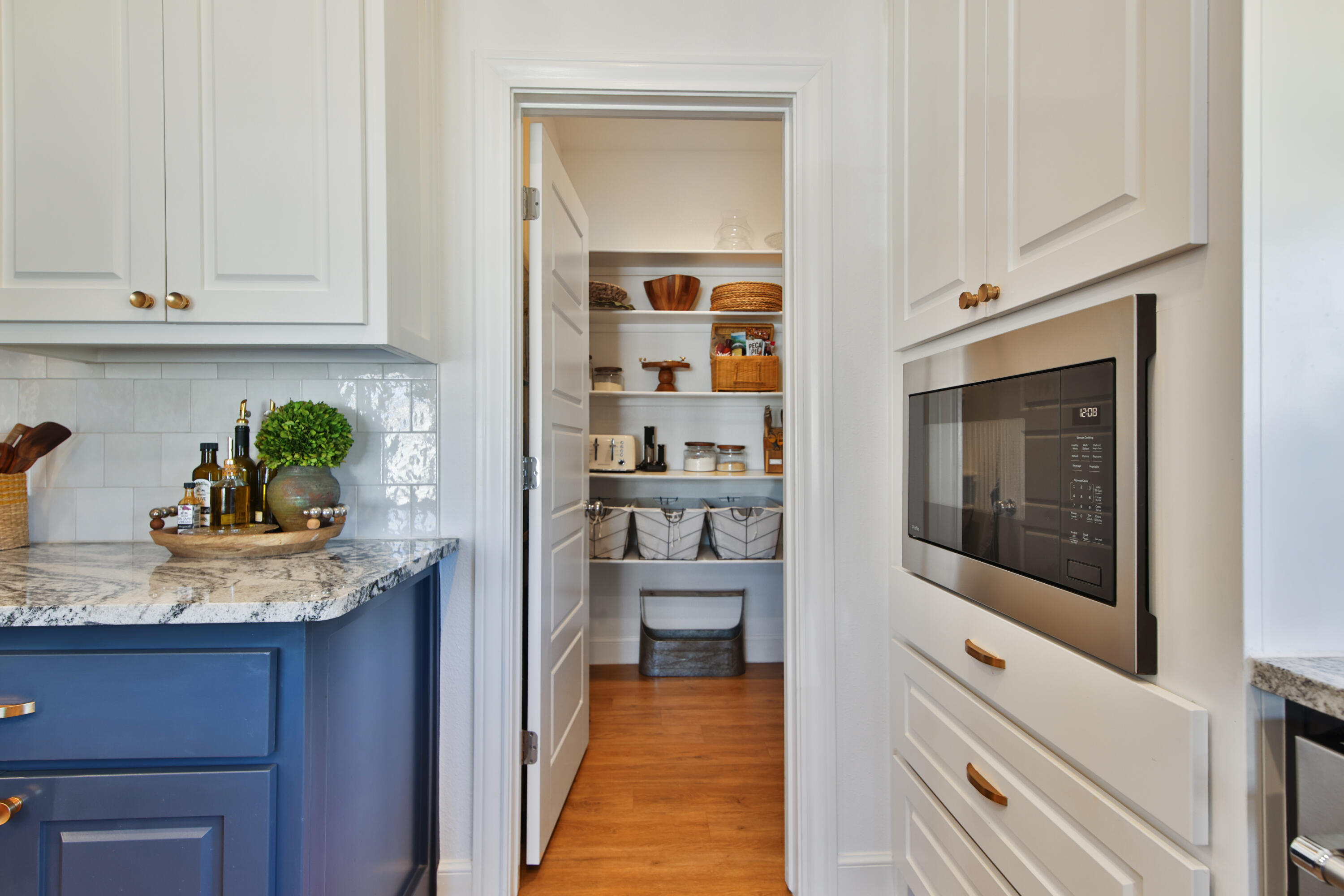 3711 117th Street Lubbock, TX 79423 - Photo 25 of 65 Microwave/Pantry