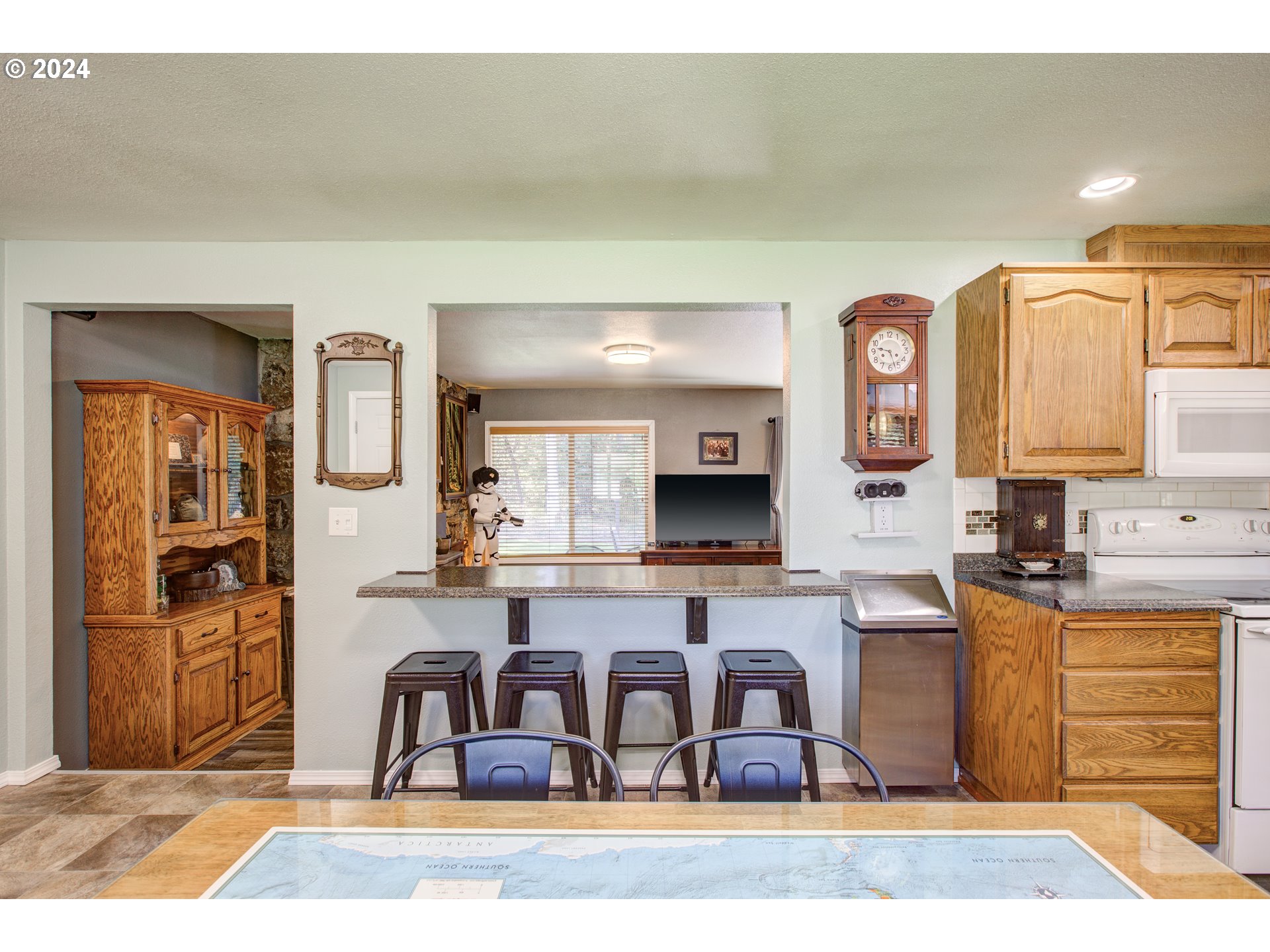 826 Page Road Winchester, OR 97495 - Photo 12 of 48 Gallery Image 12