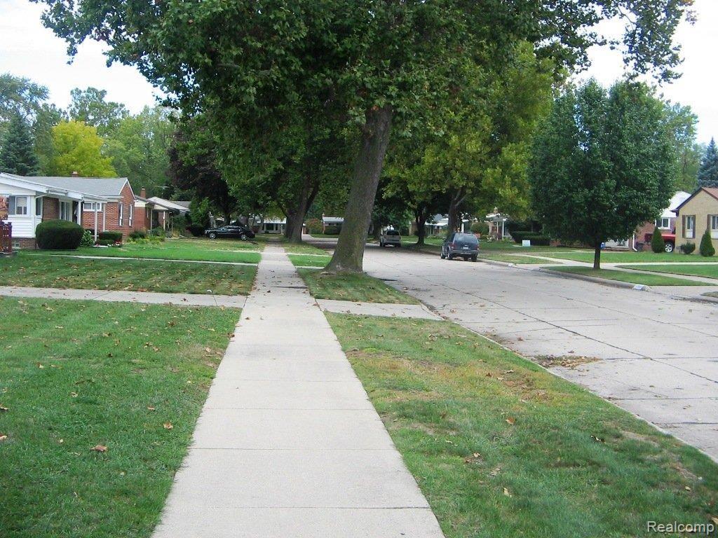 17339 Rougeway Street Livonia, MI 48152 - Photo 18 of 19 Street View #1