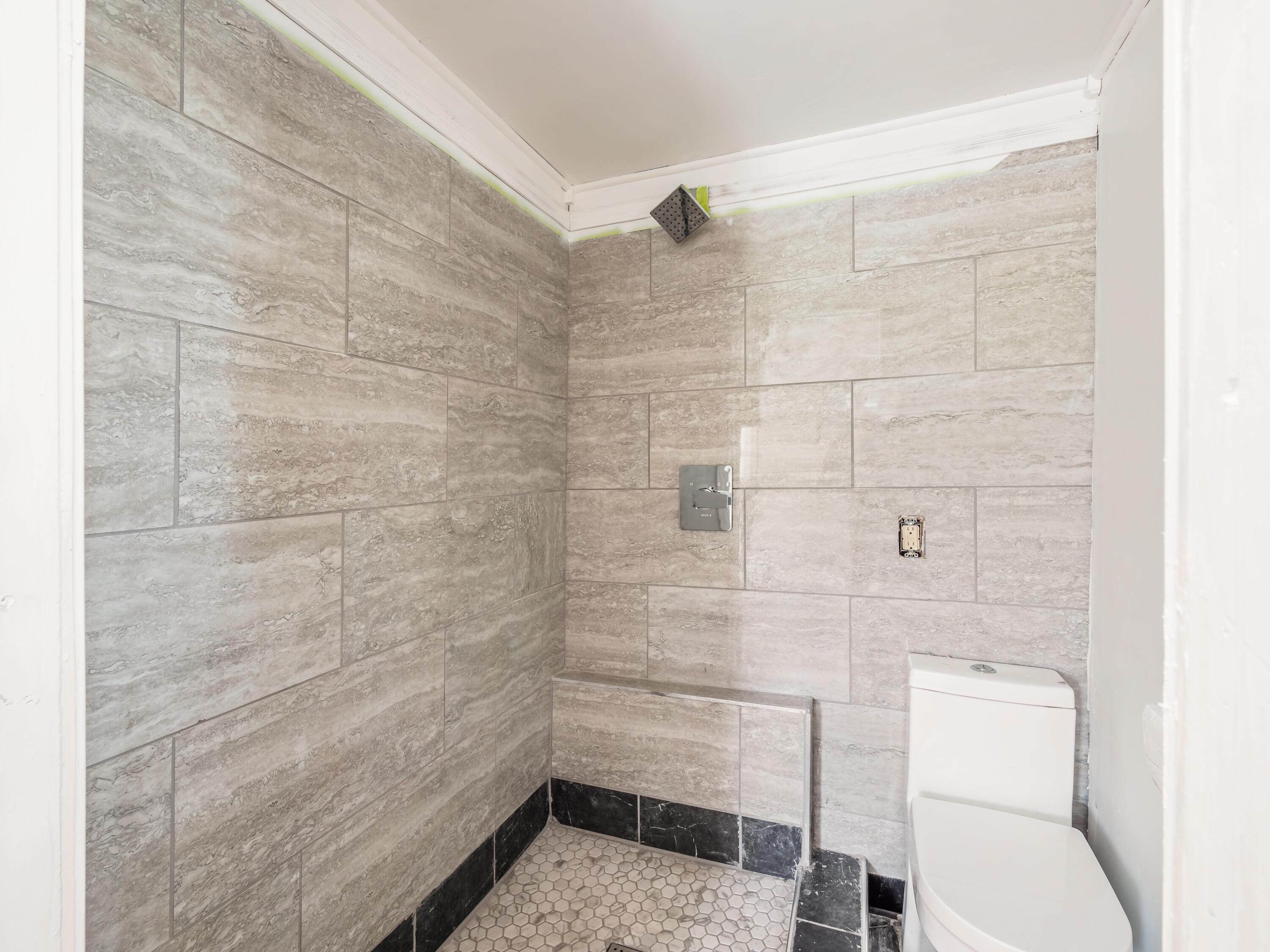 3032 Wicklow Road Columbus, OH 43204 - Photo 14 of 34 REMODELED FULL BATH ON FLEX ROOM LEVEL.