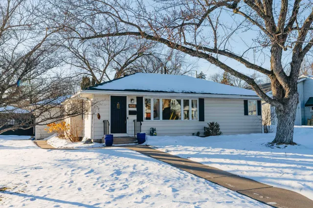 $399,900 | 2524 Boone Avenue South, St. Louis Park, MN 55426