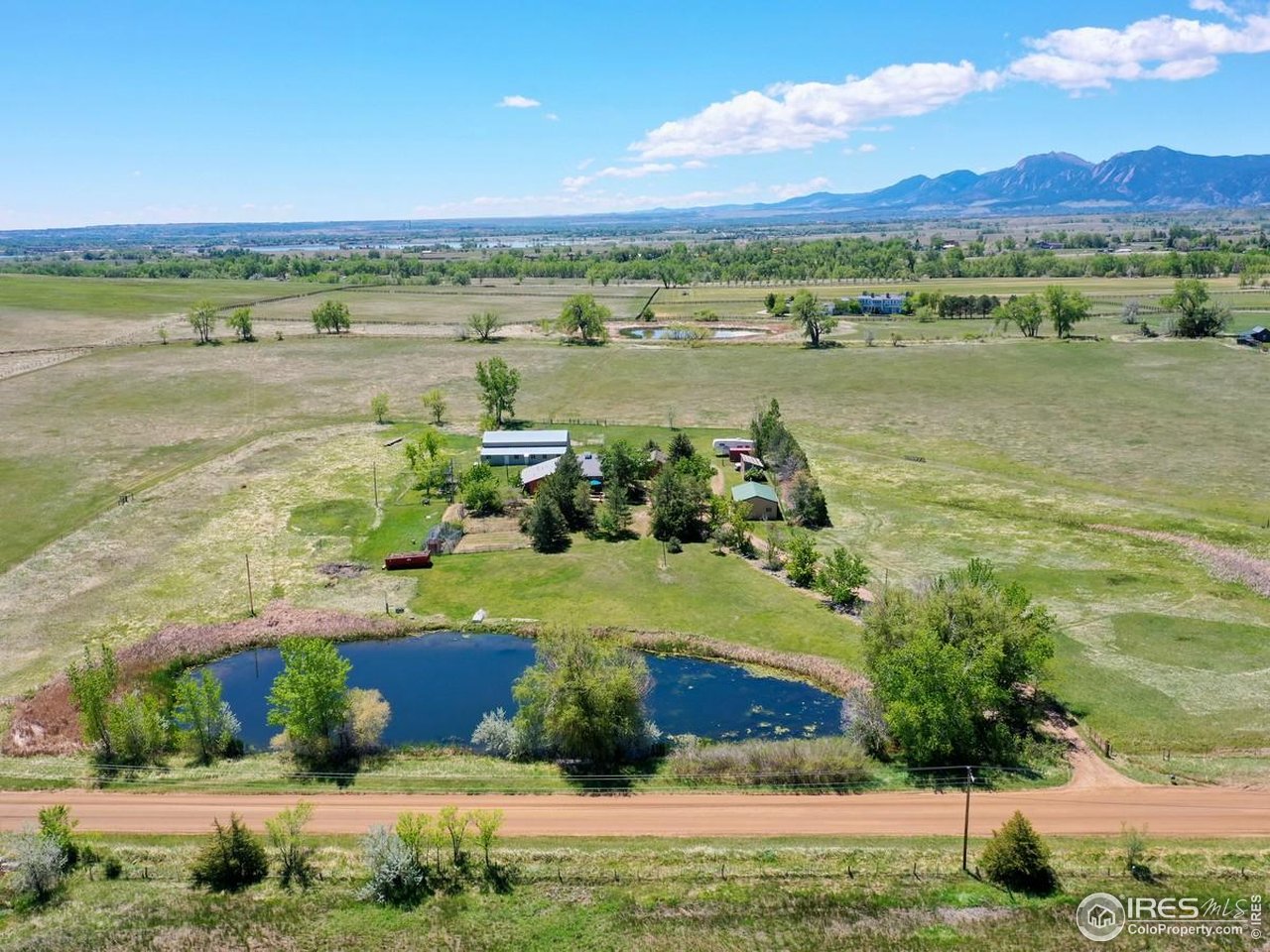 5196 Oxford Road Longmont, CO 80503 - Photo 1 of 38 a view of an ocean and a mountain