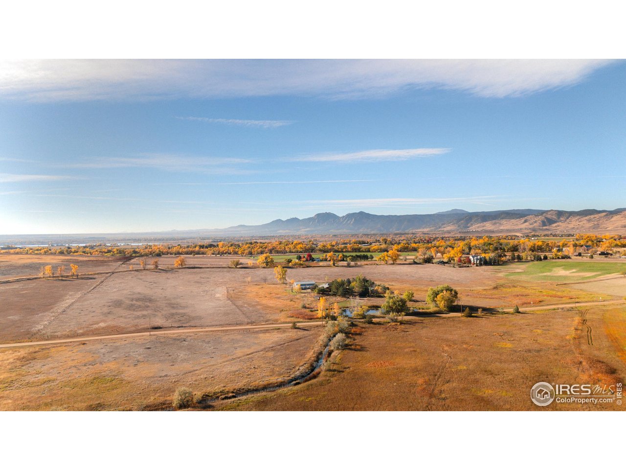 5196 Oxford Road Longmont, CO 80503 - Photo 2 of 38 a room with view of city and lake view
