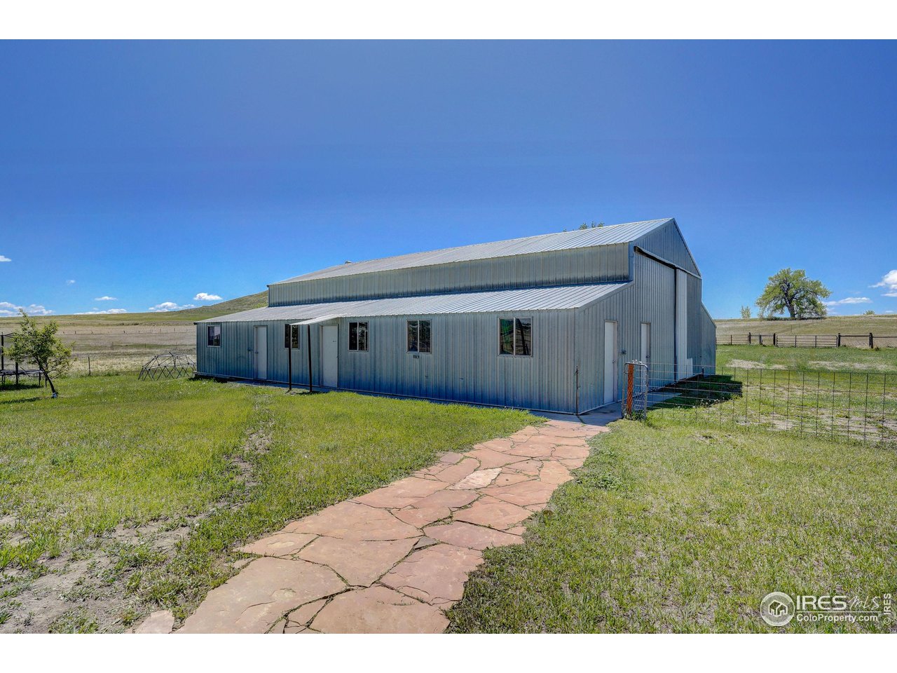 5196 Oxford Road Longmont, CO 80503 - Photo 34 of 38 a house view with a backyard space