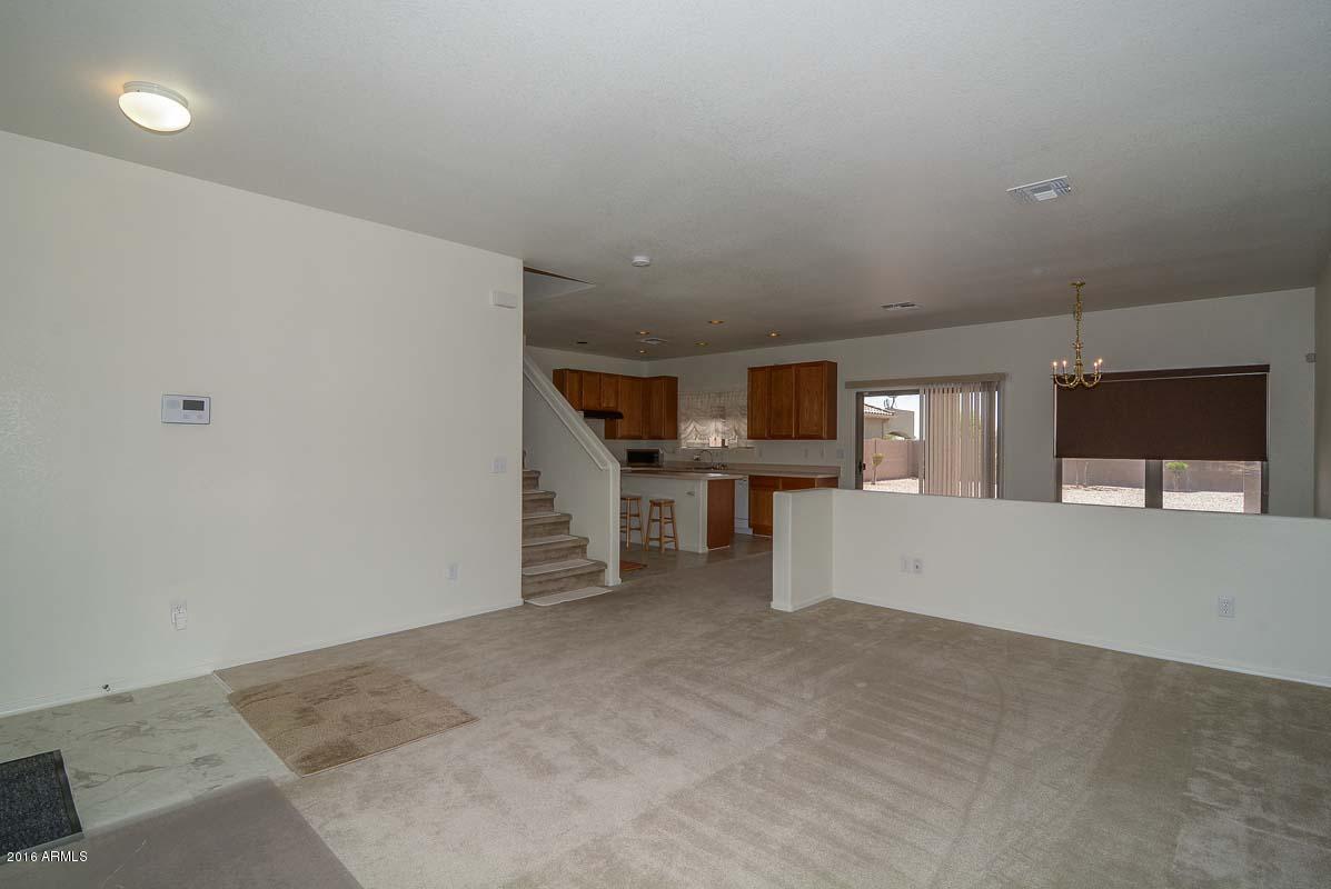 9427 West Eaton Road Phoenix, AZ 85037 - Photo 4 of 35 Living Room