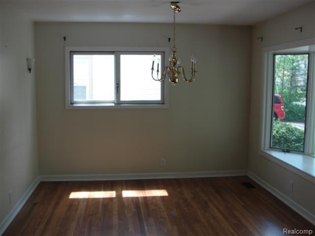 diningarea.JPG