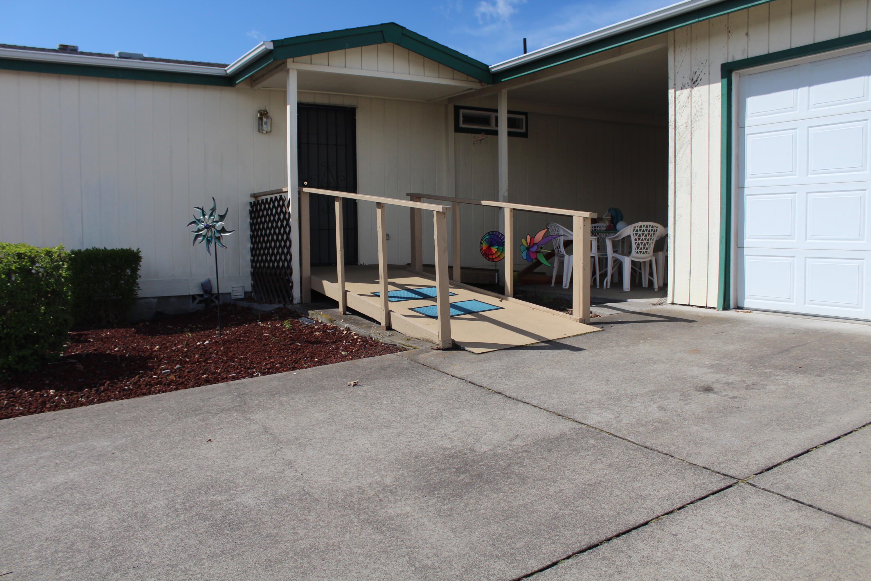 555 Freeman Road, Unit 10 Central Point, OR 97502 - Photo 23 of 28 IMG_7933