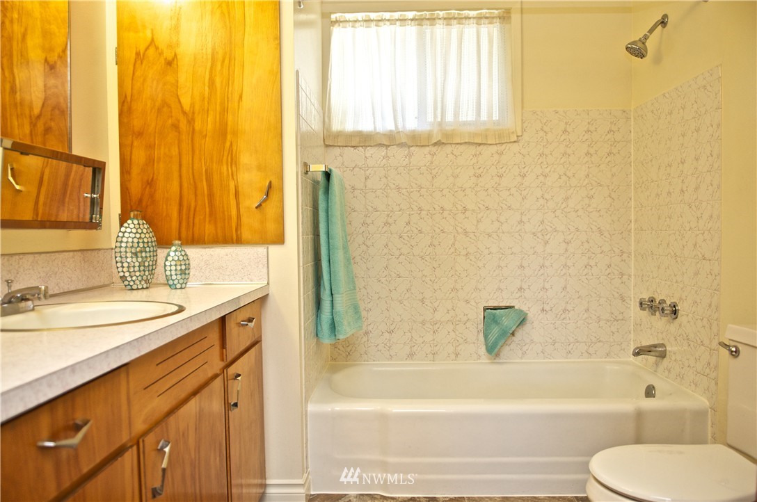 7509 Littlerock Road Southwest Tumwater, WA 98512 - Photo 13 of 25 Gallery Image 13
