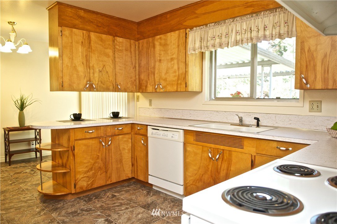7509 Littlerock Road Southwest Tumwater, WA 98512 - Photo 5 of 25 Gallery Image 5