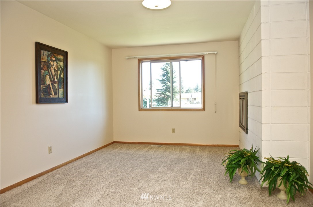 7509 Littlerock Road Southwest Tumwater, WA 98512 - Photo 9 of 25 Gallery Image 9