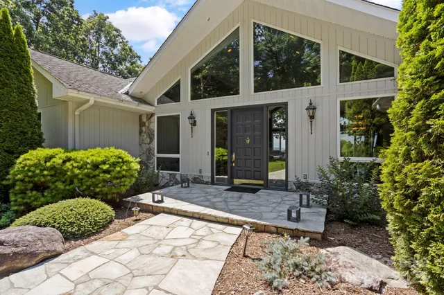 a view of a back yard of the house
