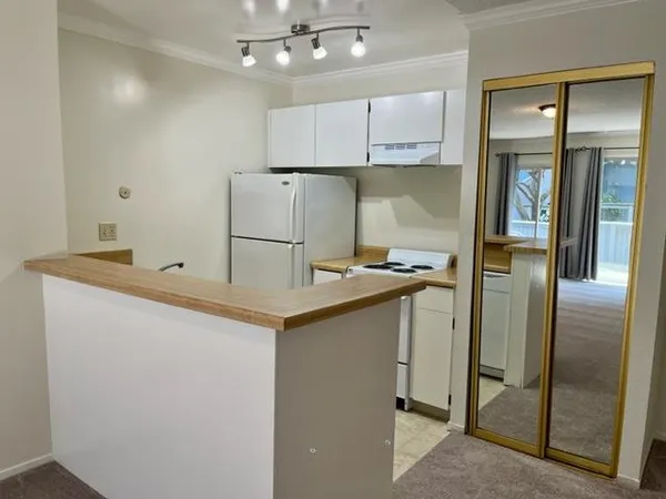 $2,000 | 243 Boardwalk Avenue, Unit D, San Bruno, CA 94066