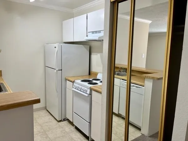 $2,000 | 243 Boardwalk Avenue, Unit D, San Bruno, CA 94066