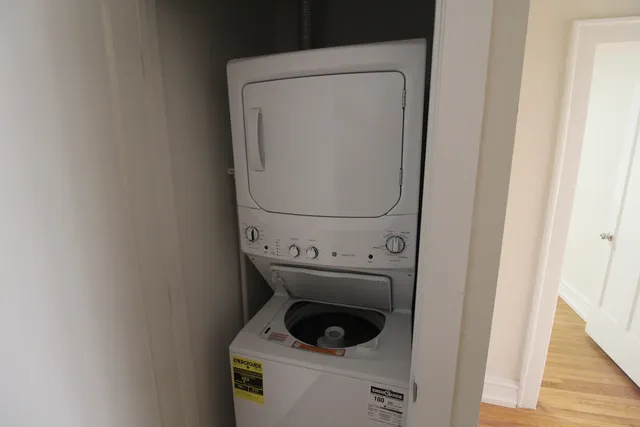 $2,100 | 6307 North Mozart Street, Unit 3S, Chicago, IL 60659