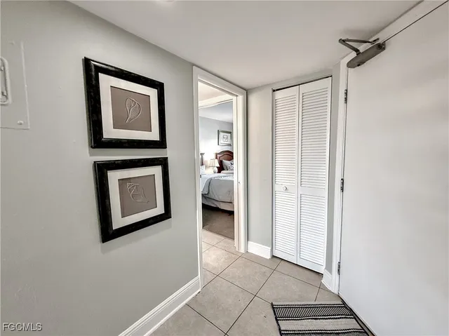 a en suite bathroom with a toilet sink and a mirror