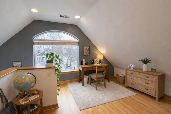 $4,500 | 1901 West Fletcher Street, Unit 2, Chicago, IL 60657