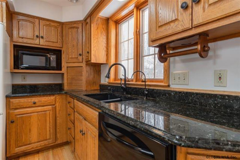92 Parkhurst Road Wilton, NY 12831 - Photo 7 of 72 Photo 7
