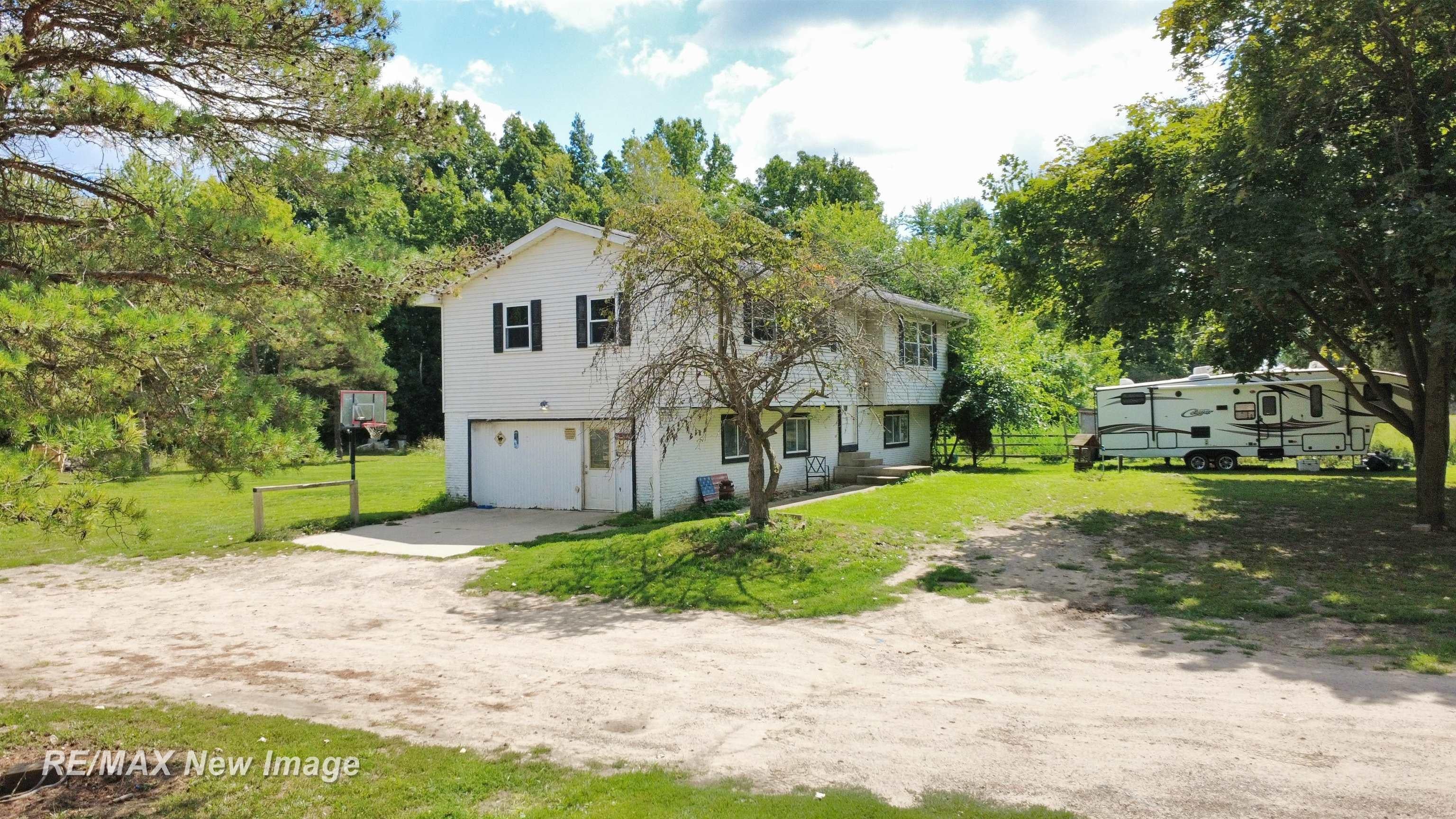 16807 Oakley Road Chesaning, MI 48616 - Photo 3 of 60 Gallery Image 3