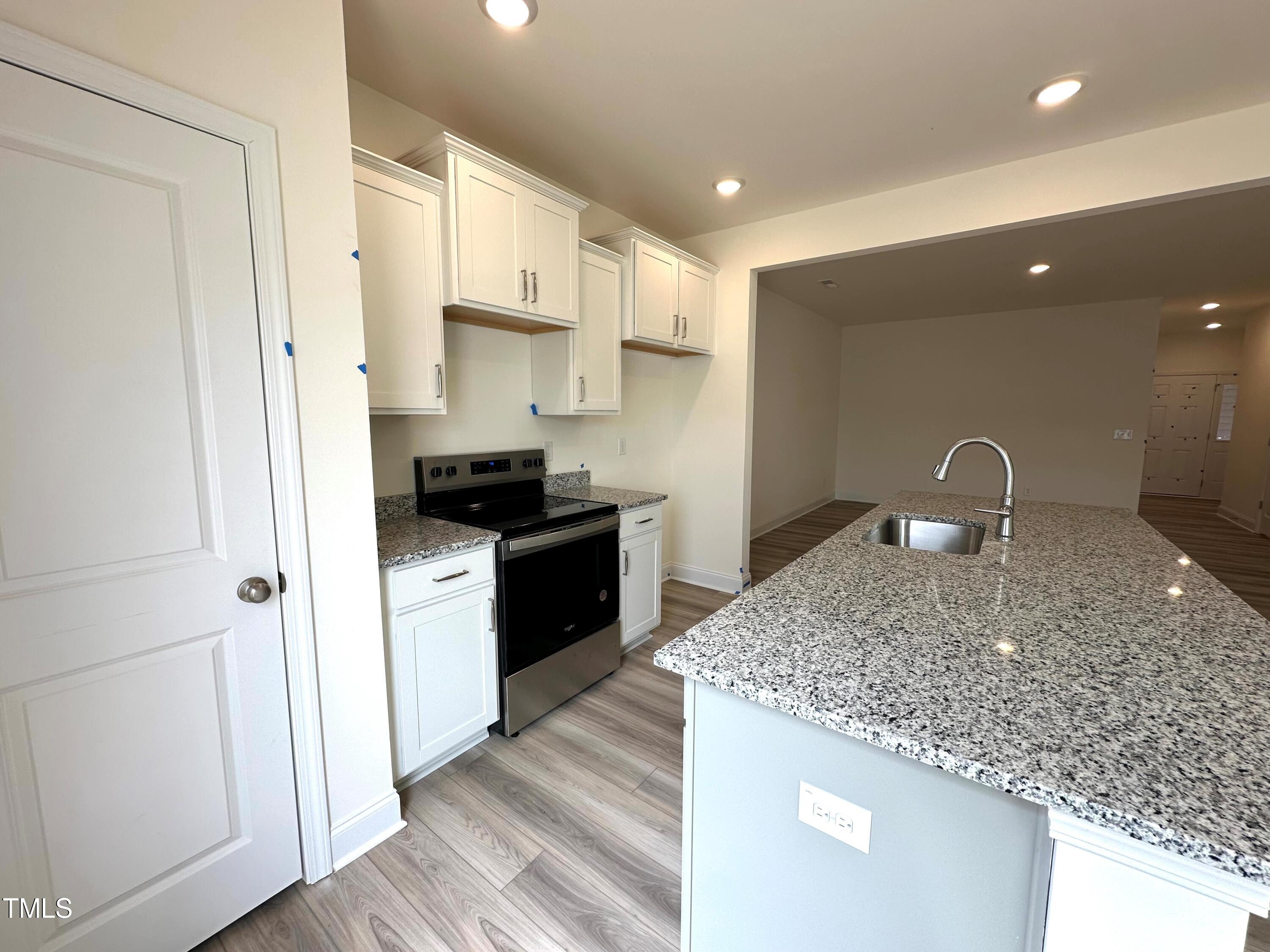 877 Channel Drop Loop Zebulon, NC 27597 - Photo 7 of 26 Kitchen Cab