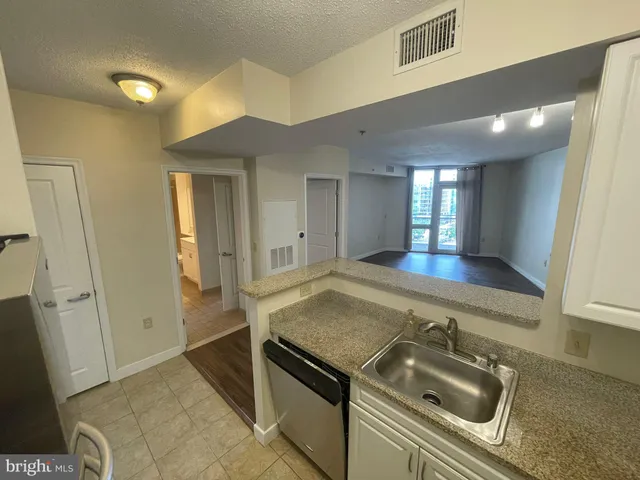 $2,550 | 555 Massachusetts Avenue Northwest, Unit 1116, Washington, DC 20001