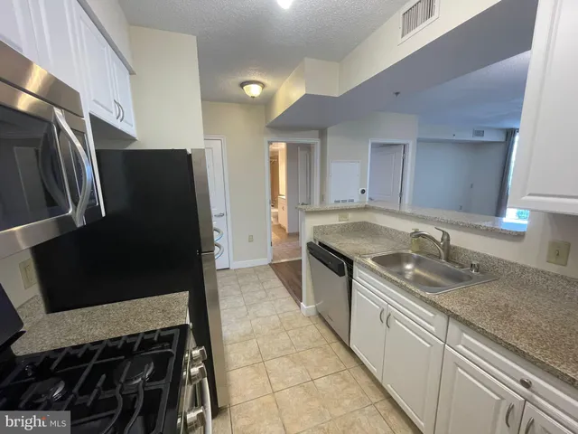 $2,550 | 555 Massachusetts Avenue Northwest, Unit 1116, Washington, DC 20001