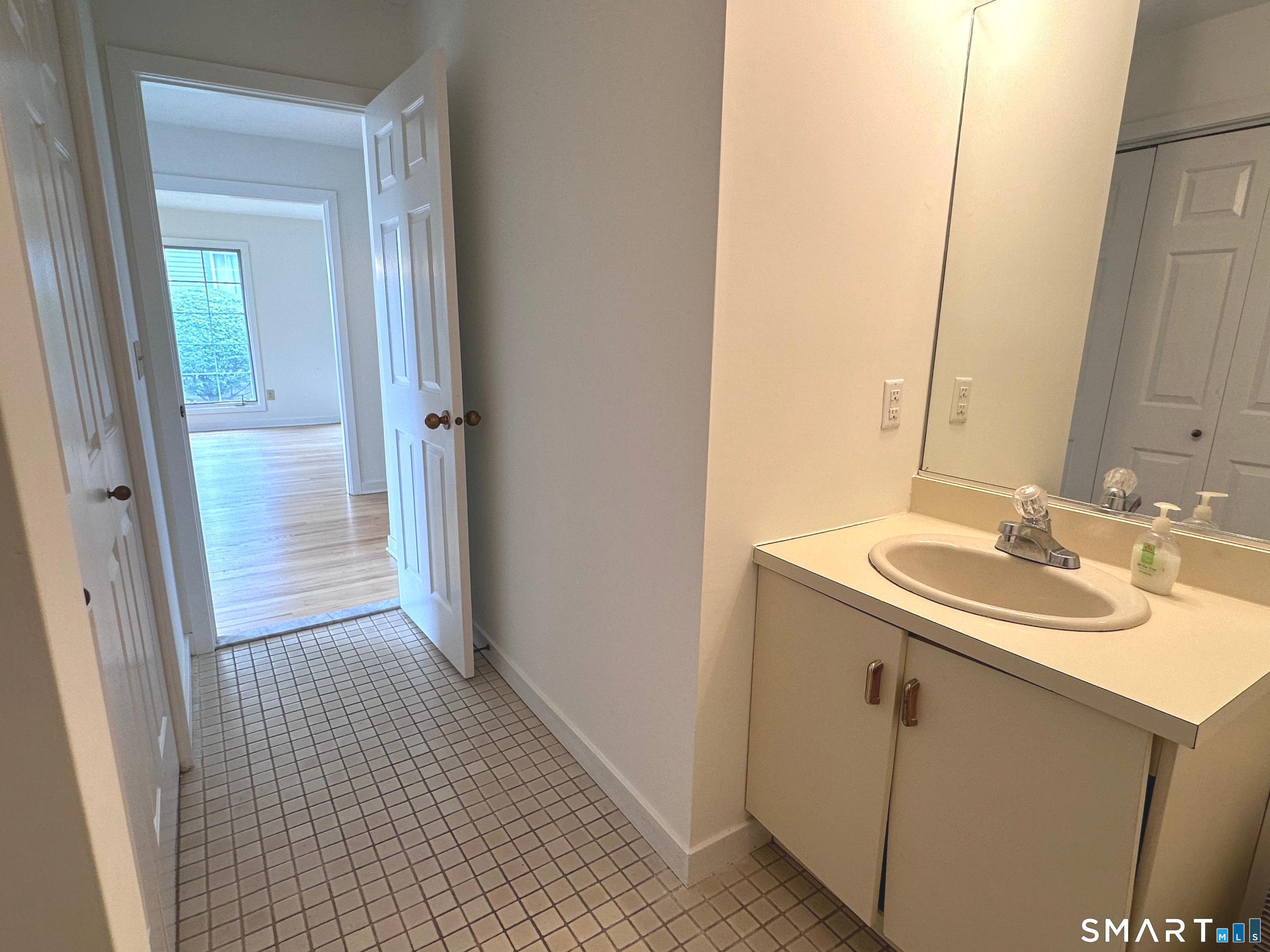 166 Glengarry Road, Unit 166 Fairfield, CT 06825 - Photo 13 of 39