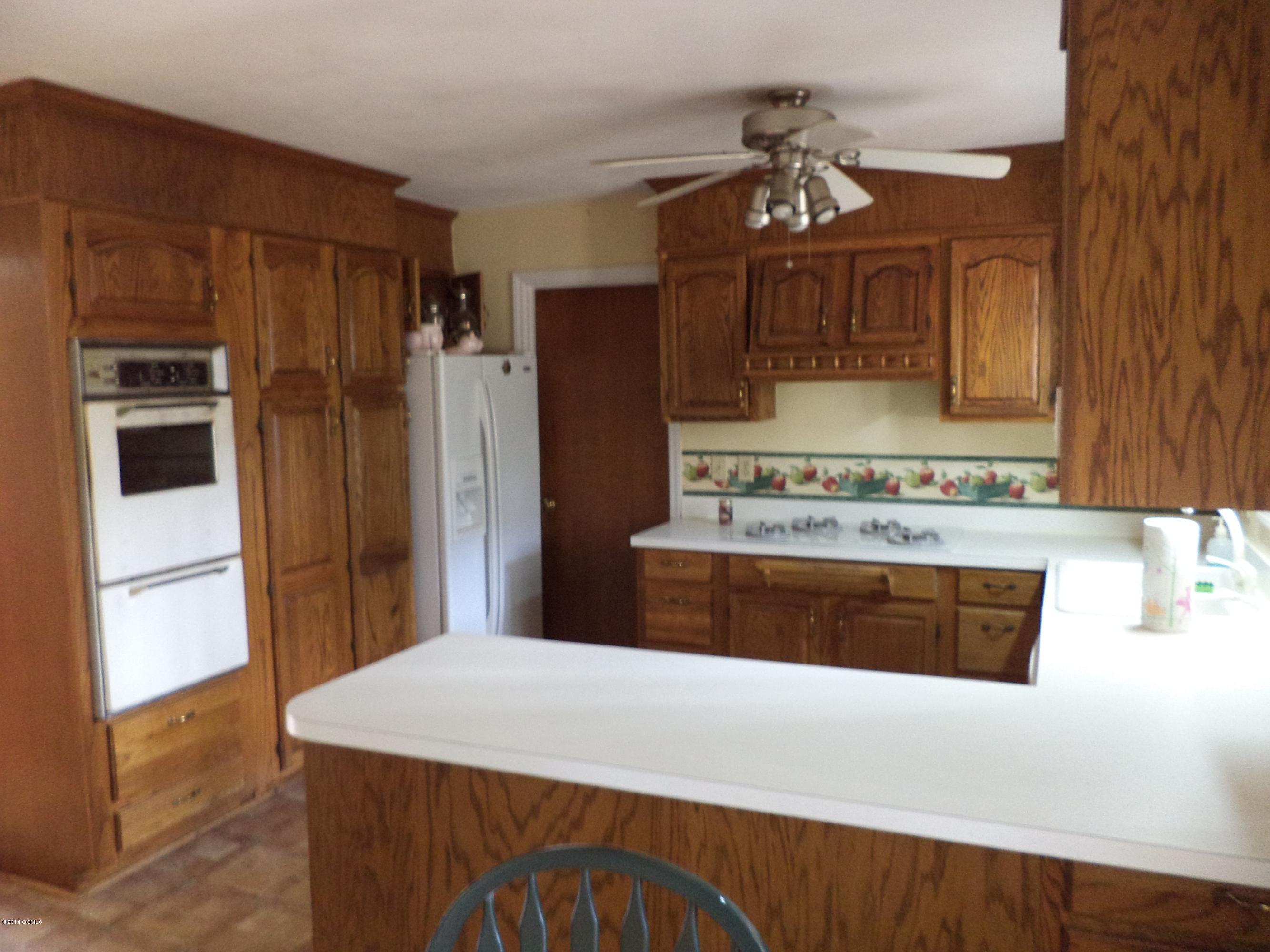 216 Lands End Road Morehead City, NC 28557 - Photo 2 of 10 Kitchen