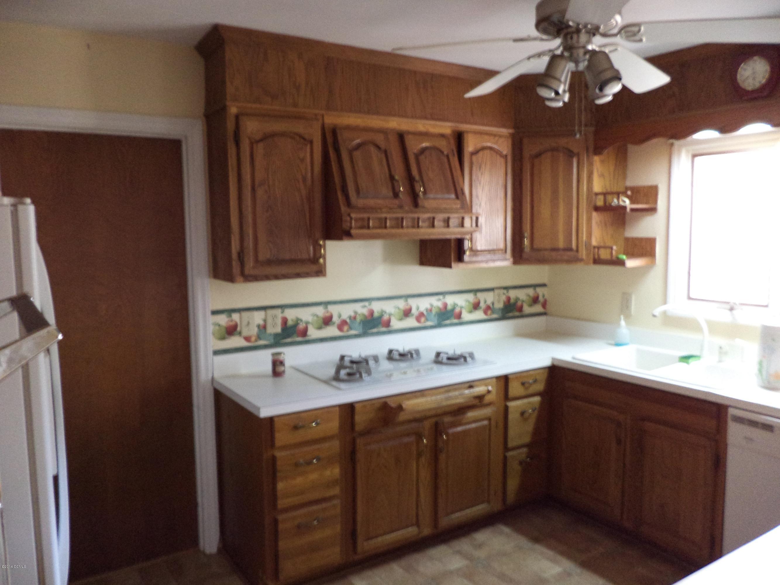 216 Lands End Road Morehead City, NC 28557 - Photo 3 of 10 Kitchen