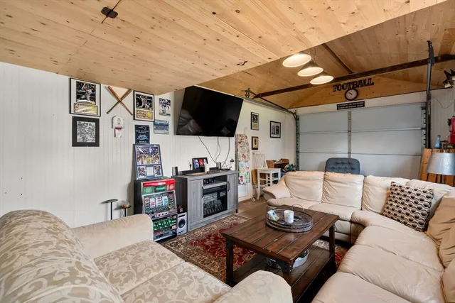 a view of house with a garden