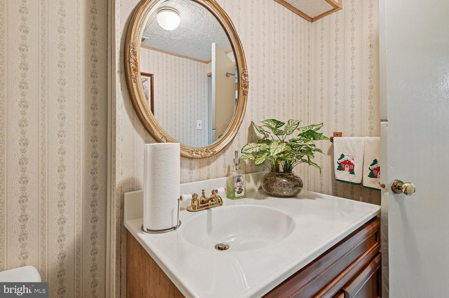 6907 German Hill Road Baltimore, MD 21222 - Photo 20 of 31 Powder Room