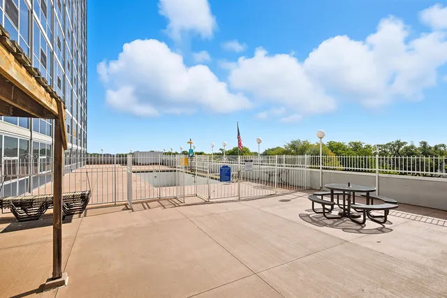 $135,000 | 7234 West North Avenue, Unit 1701, Elmwood Park, IL 60707