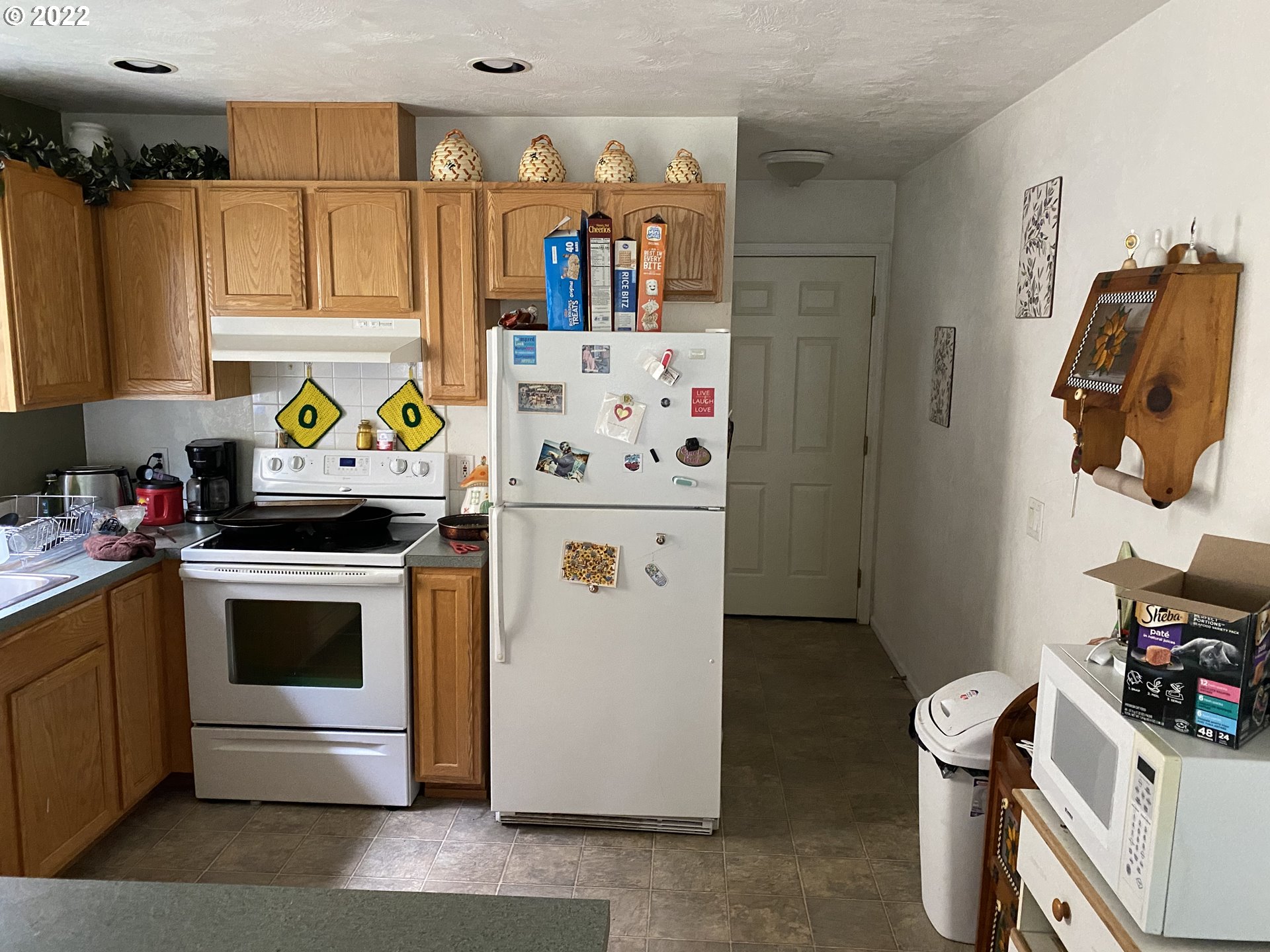 929 Fuchsia Street Springfield, OR 97477 - Photo 8 of 28 a utility room with fridge dryer and washer