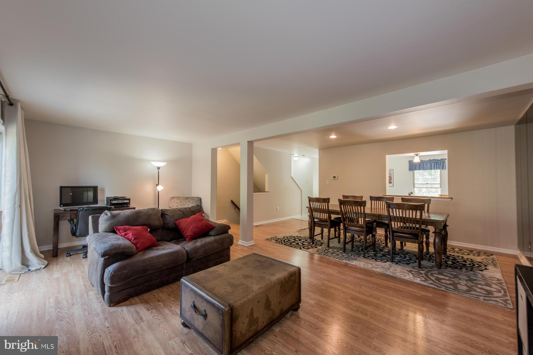 8729 Ruppert Court Ellicott City, MD 21043 - Photo 12 of 30 Living Room