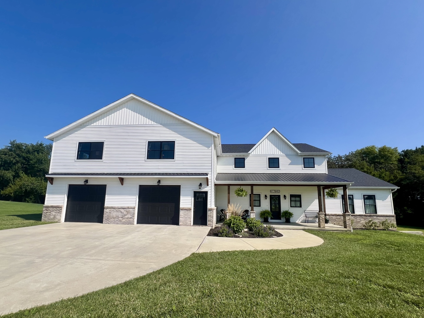 7845 Fitzgerald Road Clinton, IL 61727 - Photo 4 of 62 a front view of a house with a yard and garage
