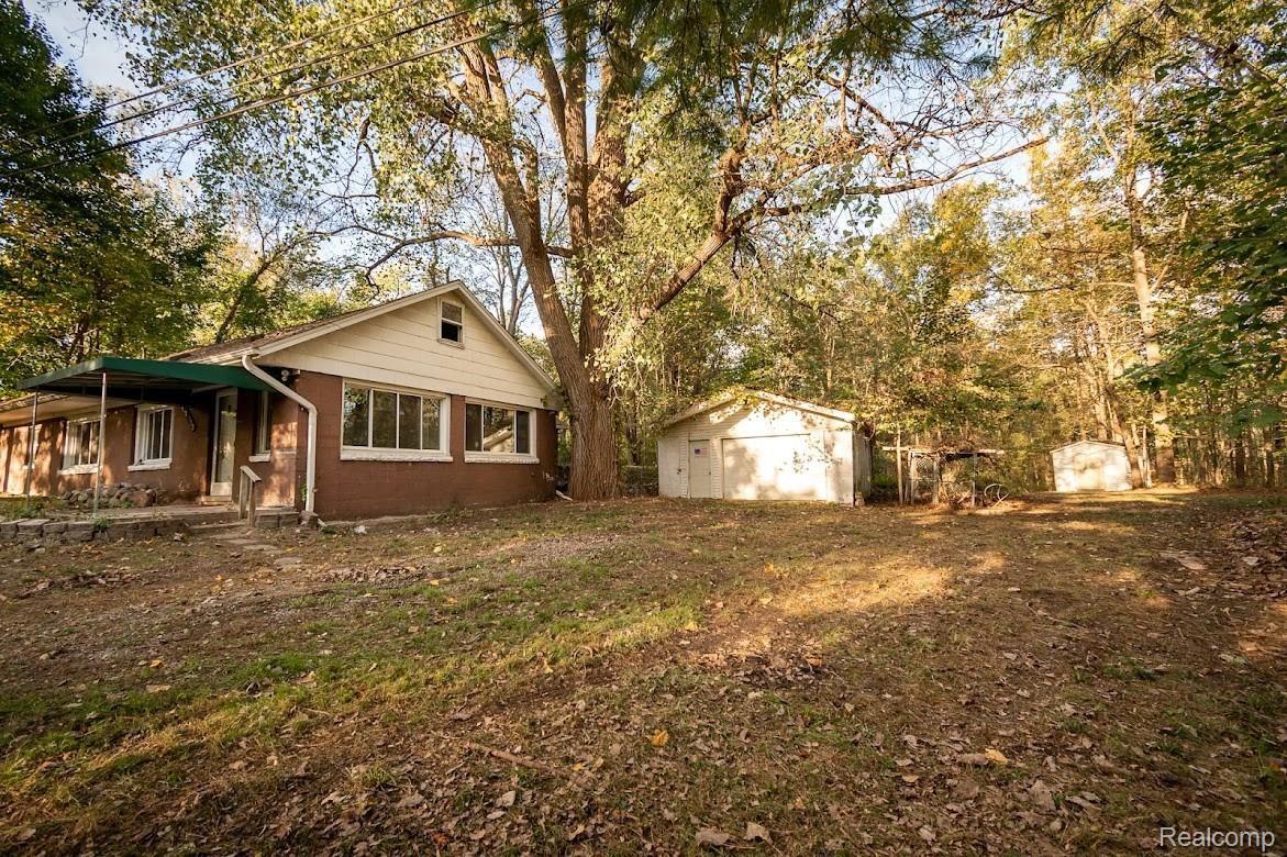 17725 Savage Road Belleville, MI 48111 - Photo 17 of 20 17725 savage garage.jpg