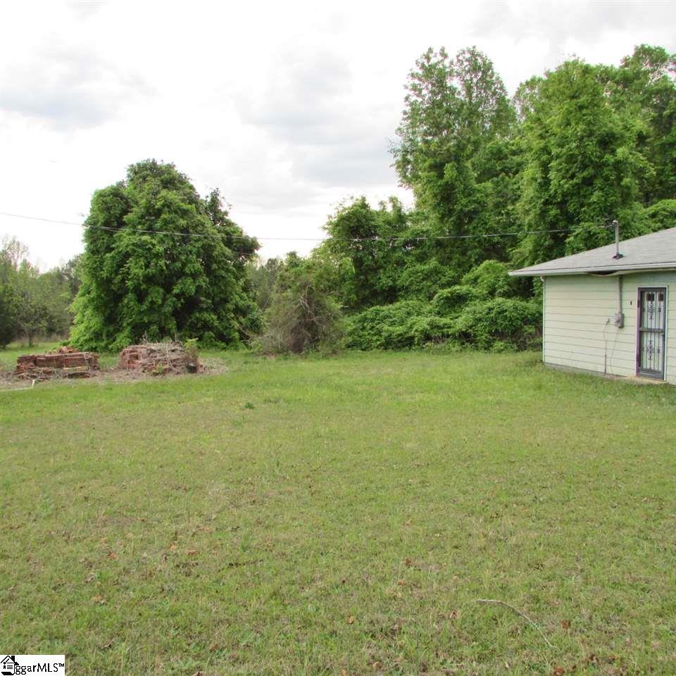 1520 Davis Road Woodruff, SC 29388 - Photo 2 of 26